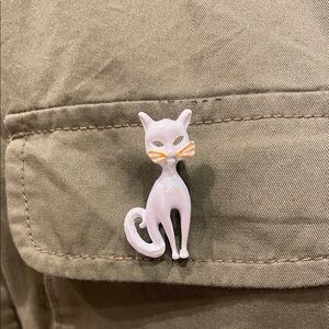 Vintage  white Cat Brooch